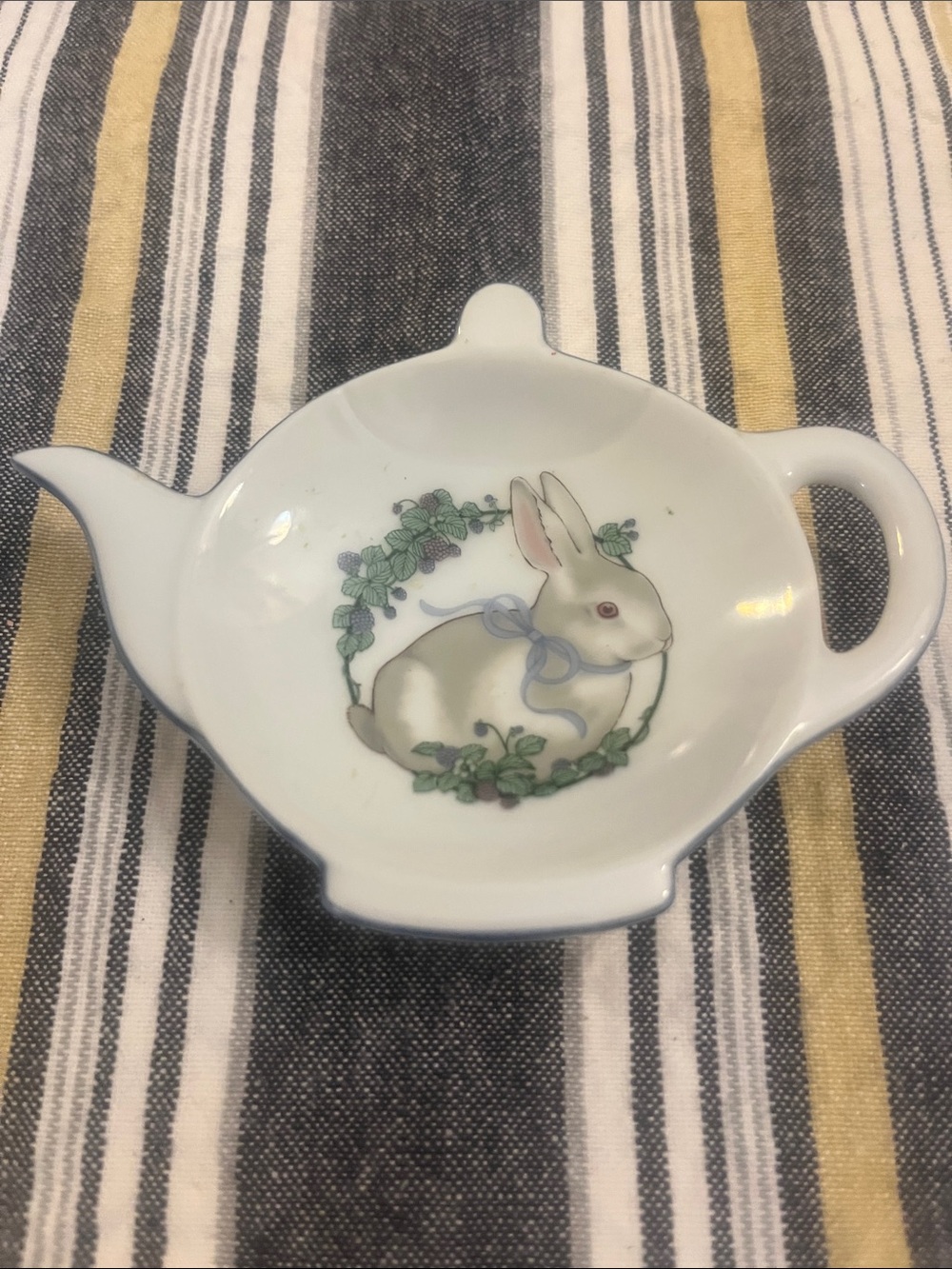 Vintage White Ceramic Teapot Tea bag holder by Fabrizio George Good 157